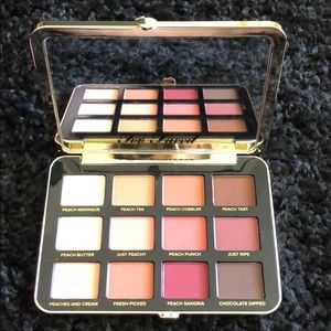 TOO FACED “ Just Peachy Mattes”